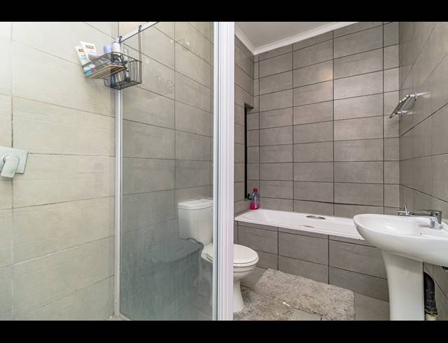 2 BEDROOM APARTMENT FOR SALE IN POMONA
